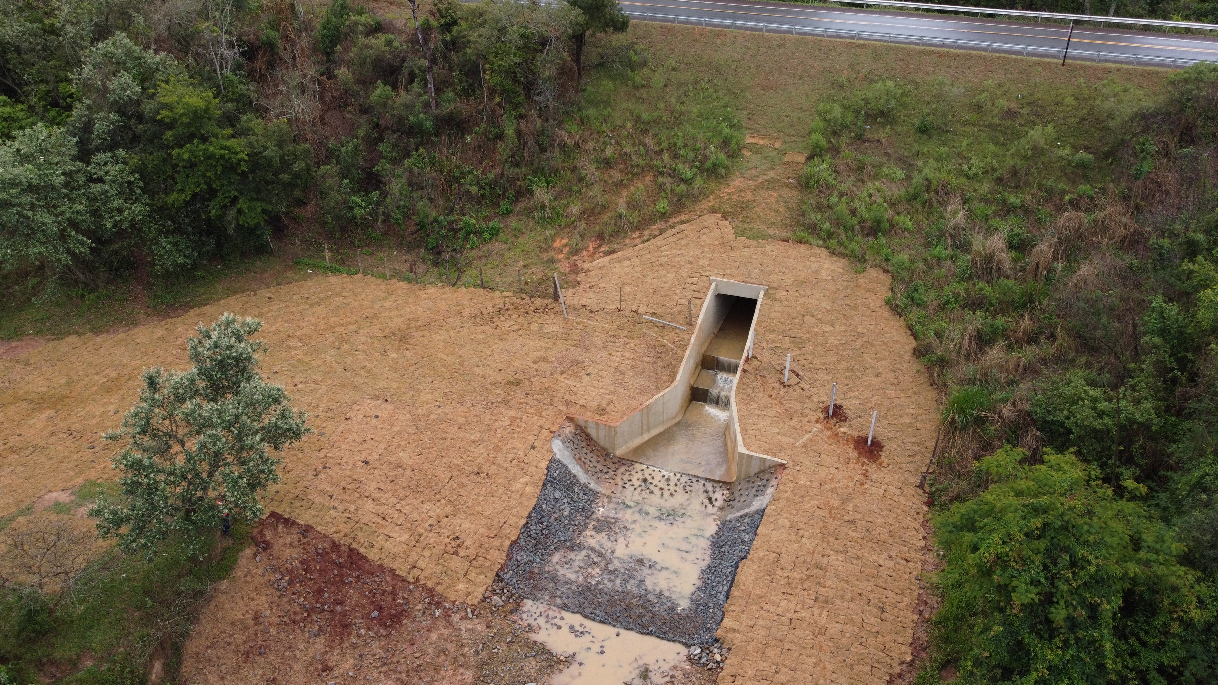 Execução de Sistema de Drenagem – SP-255 – KM 348+500 — depois