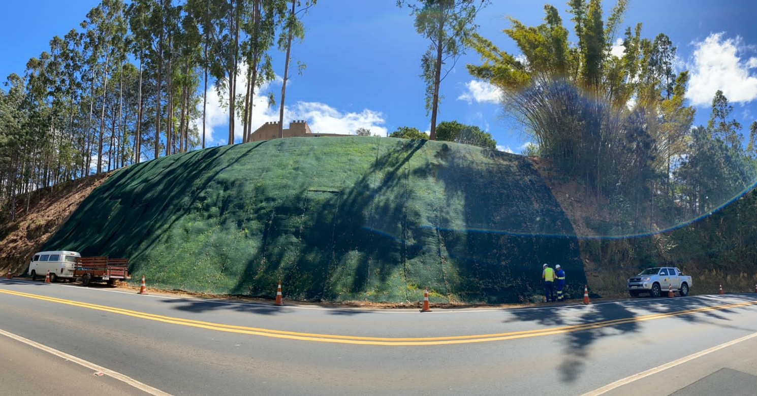 Recuperação de Talude – SP-255 – KM 357 — depois