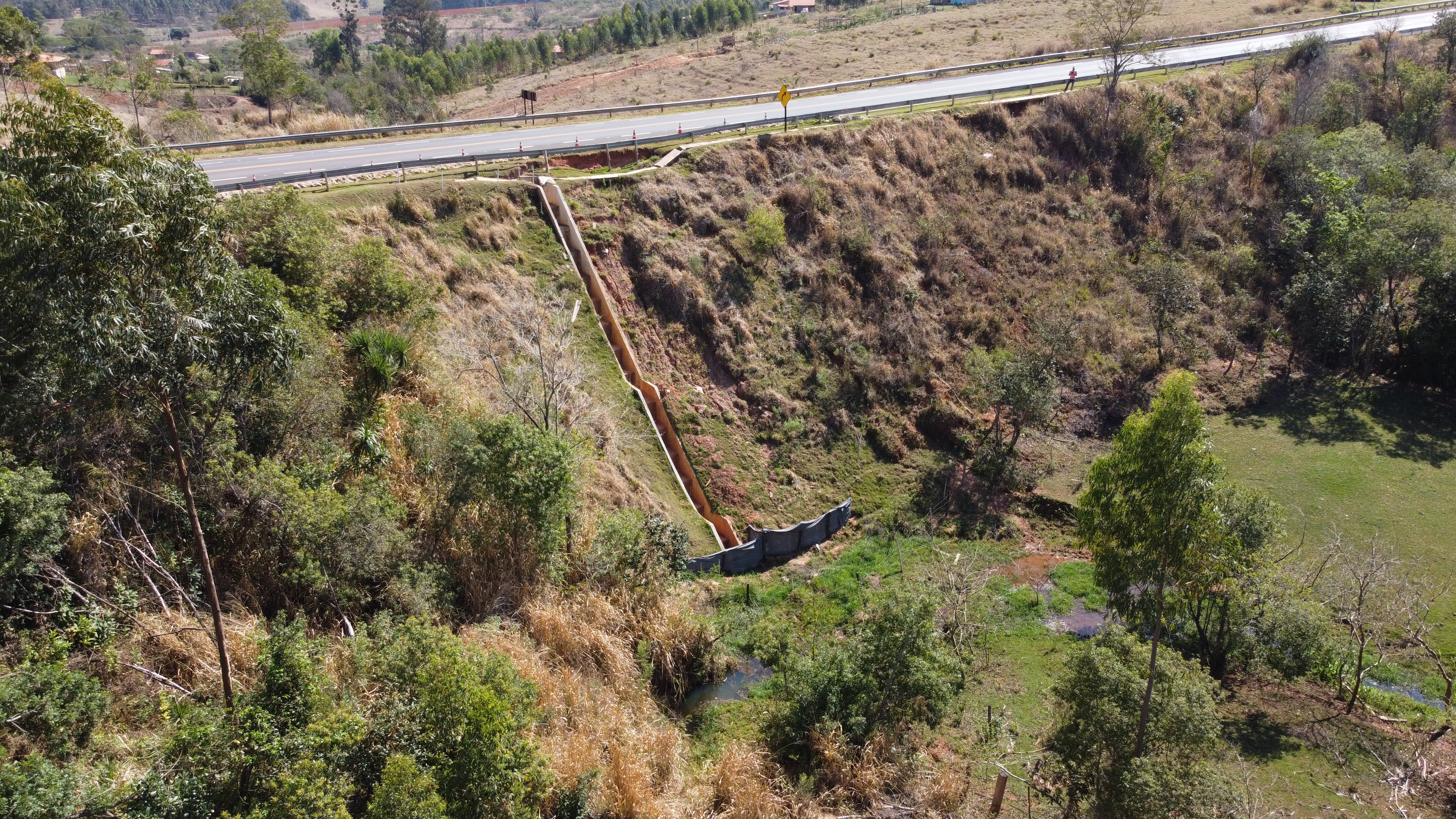 Recuperação de Passivo Ambiental – SP-255 – KM 337+500 Norte — antes
